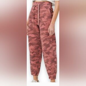 Lululemon Relaxed Fit French Terry Jogger in Pink Camo Super High Rise Size 0
